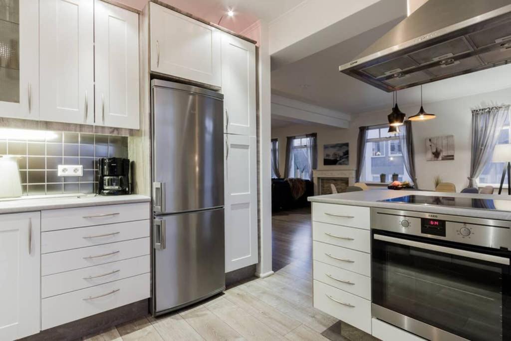 Superb Central Location, No Car Needed - Spacious Акурейри Экстерьер фото