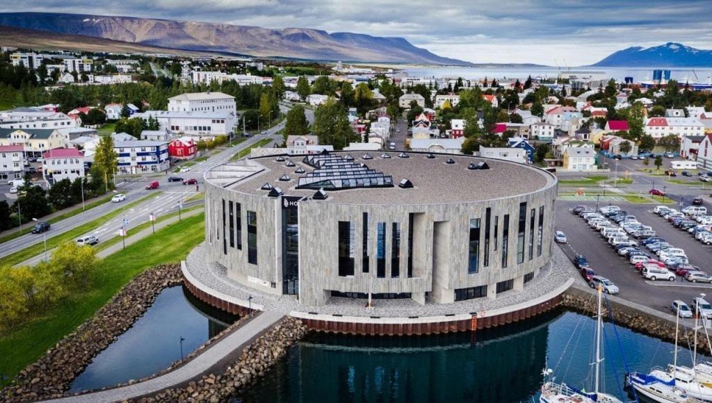 Superb Central Location, No Car Needed - Spacious Акурейри Экстерьер фото